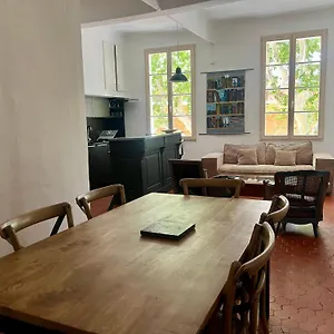 https://beau-3-pieces-83-m2-au-coeur-du-centre-historique-daix.aixenprovencehotels.org